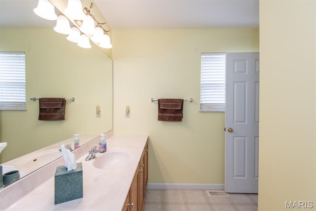 1516 Cassie Court High Ridge, MO 63049 - Photo 19 of 32