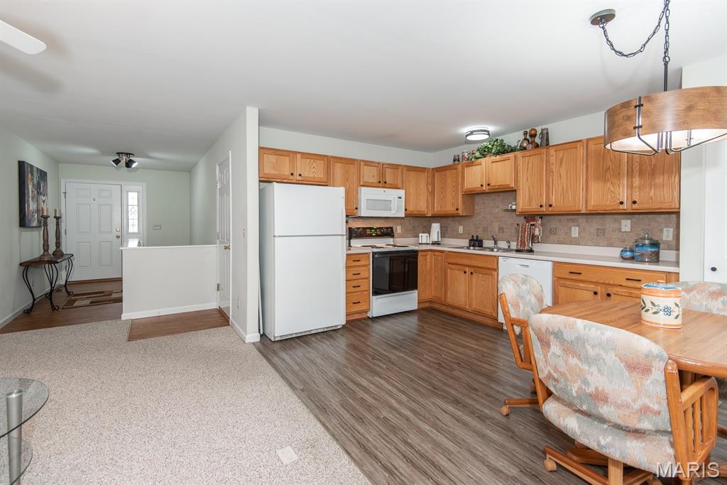 1516 Cassie Court High Ridge, MO 63049 - Photo 9 of 32