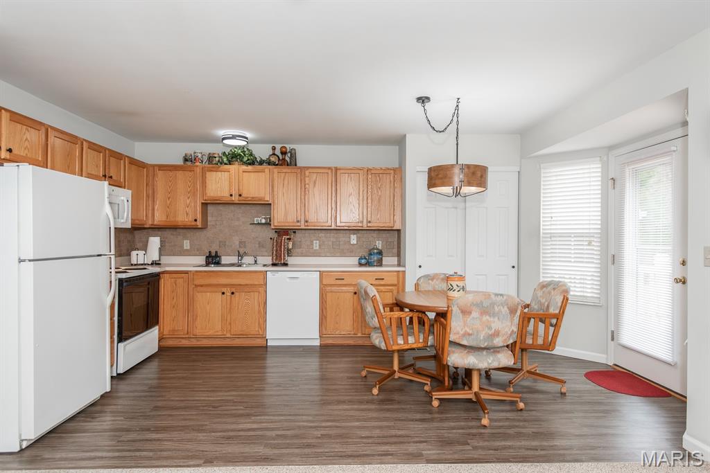 1516 Cassie Court High Ridge, MO 63049 - Photo 10 of 32