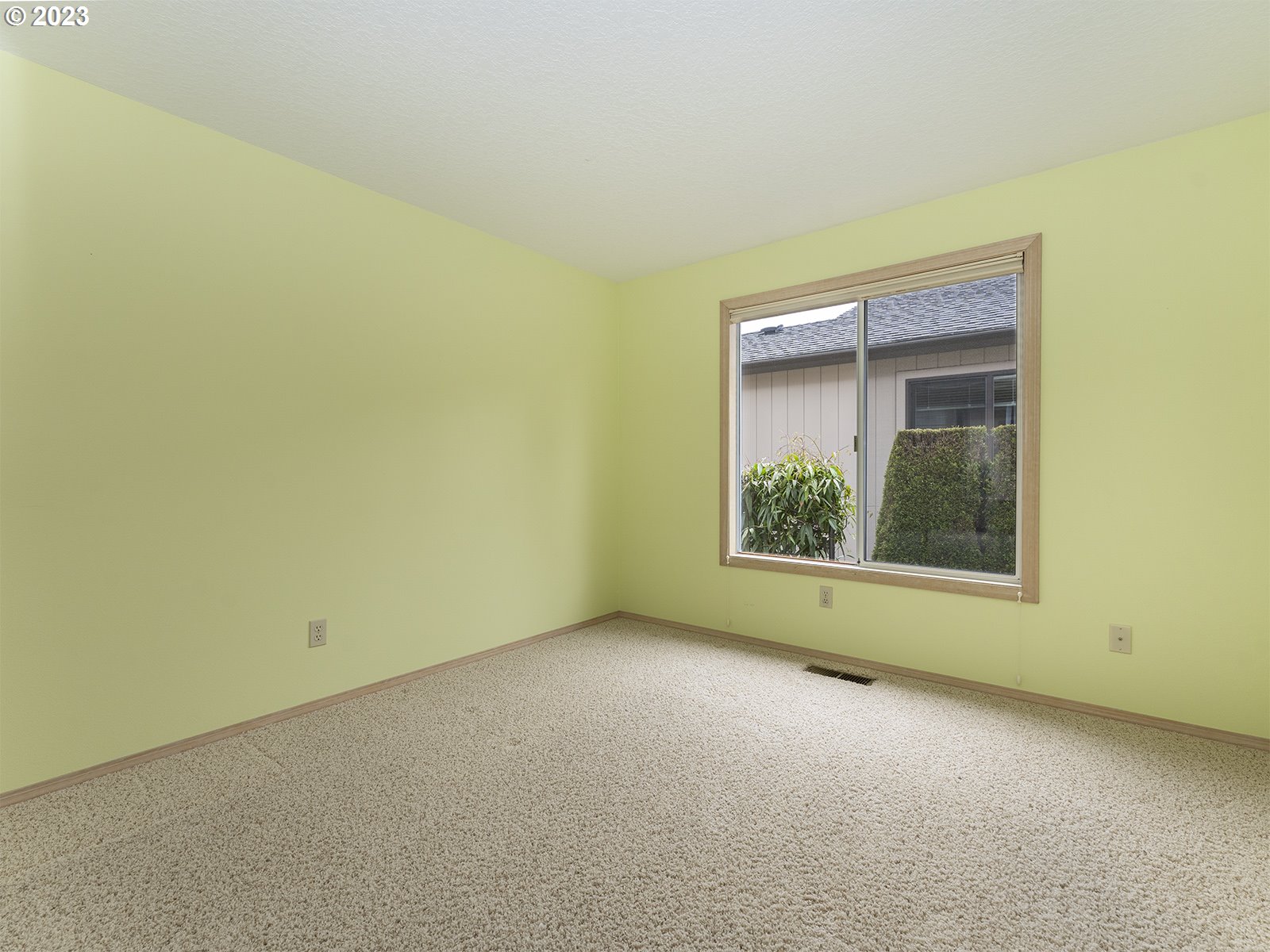 12739 Southwest Dickson Street Portland, OR 97224 - Photo 18 of 29 Den/Office