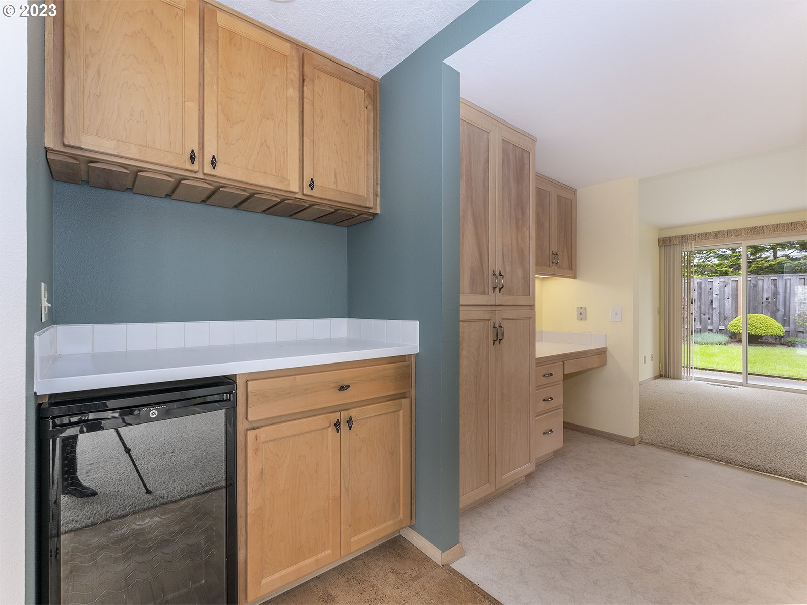 12739 Southwest Dickson Street Portland, OR 97224 - Photo 7 of 29 Wet Bar