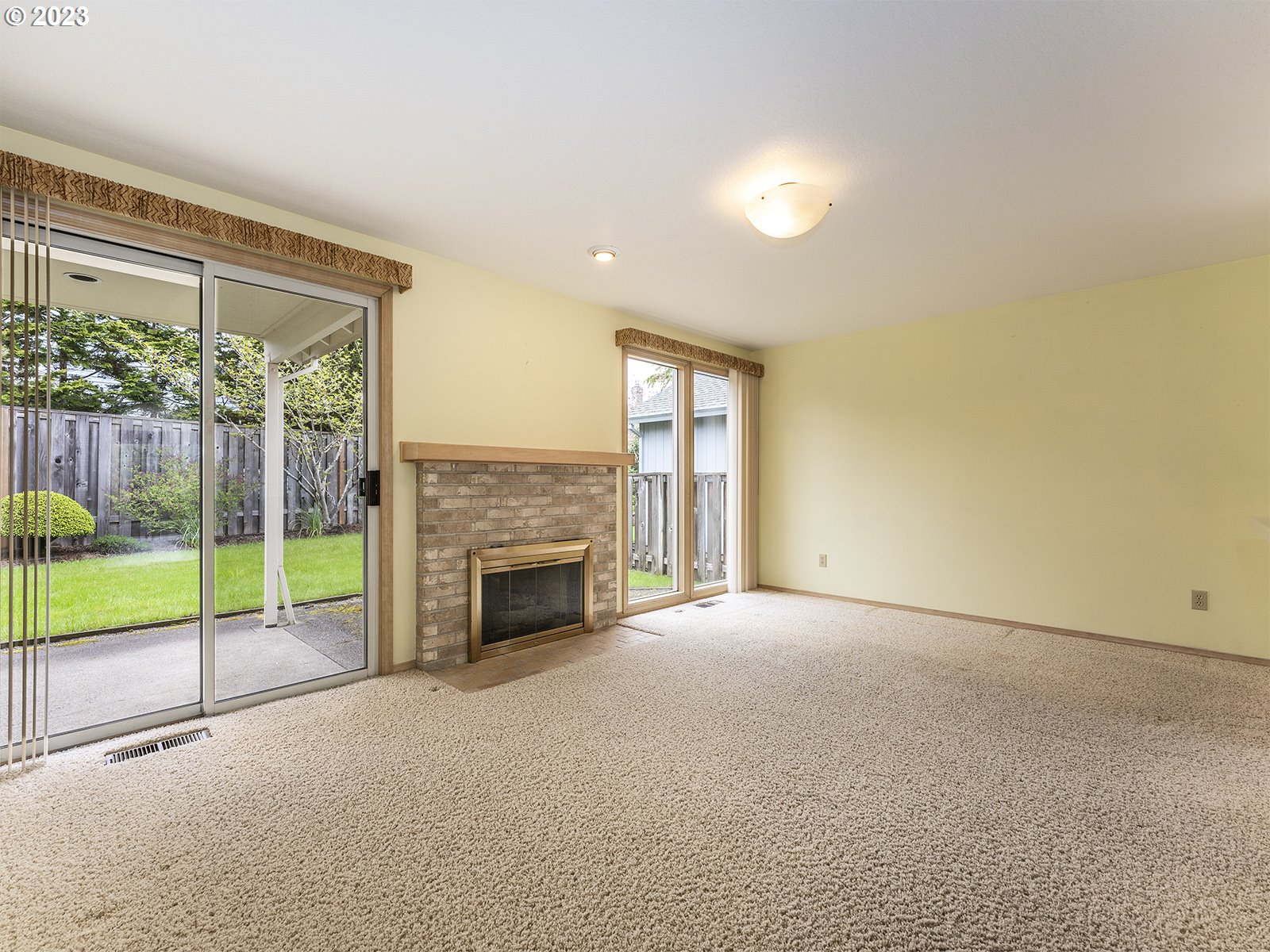 12739 Southwest Dickson Street Portland, OR 97224 - Photo 10 of 29 Family Room