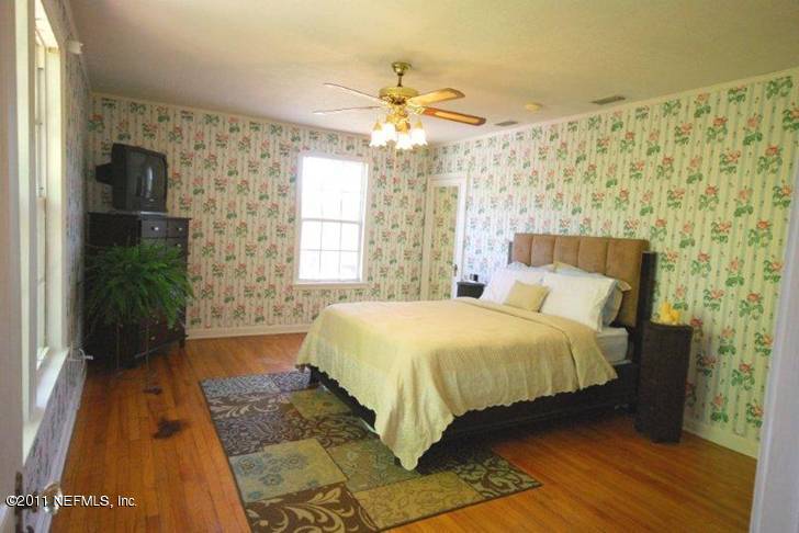 1127 River Oaks Road Jacksonville, FL 32207 - Photo 18 of 37 Upstairs Master Bedroom