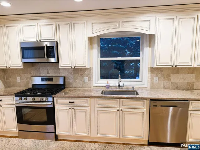 $970,000 | 378 South Terhune Avenue, Paramus, NJ 07652