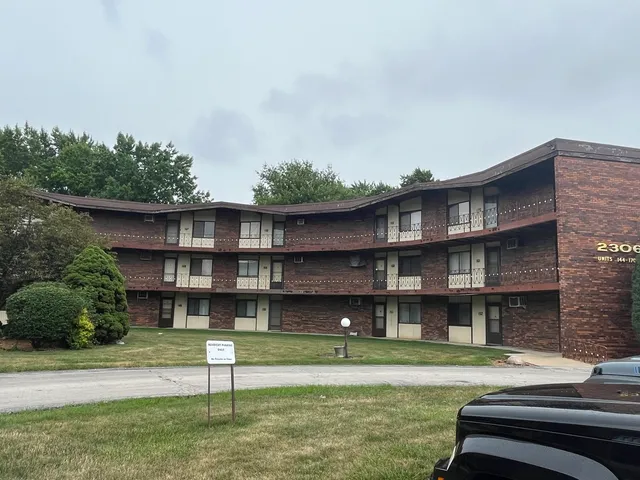 $80,000 | 2306 Holiday Terrace, Unit 146, Lansing, IL 60438