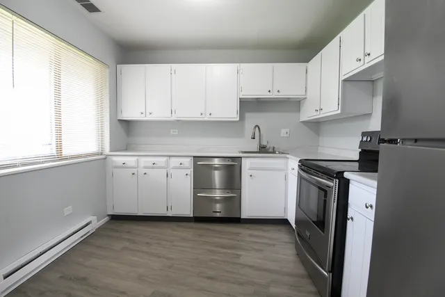 $80,000 | 2306 Holiday Terrace, Unit 146, Lansing, IL 60438