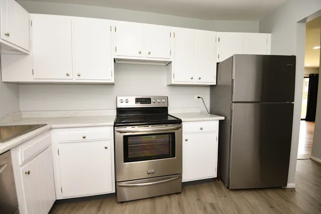 $80,000 | 2306 Holiday Terrace, Unit 146, Lansing, IL 60438