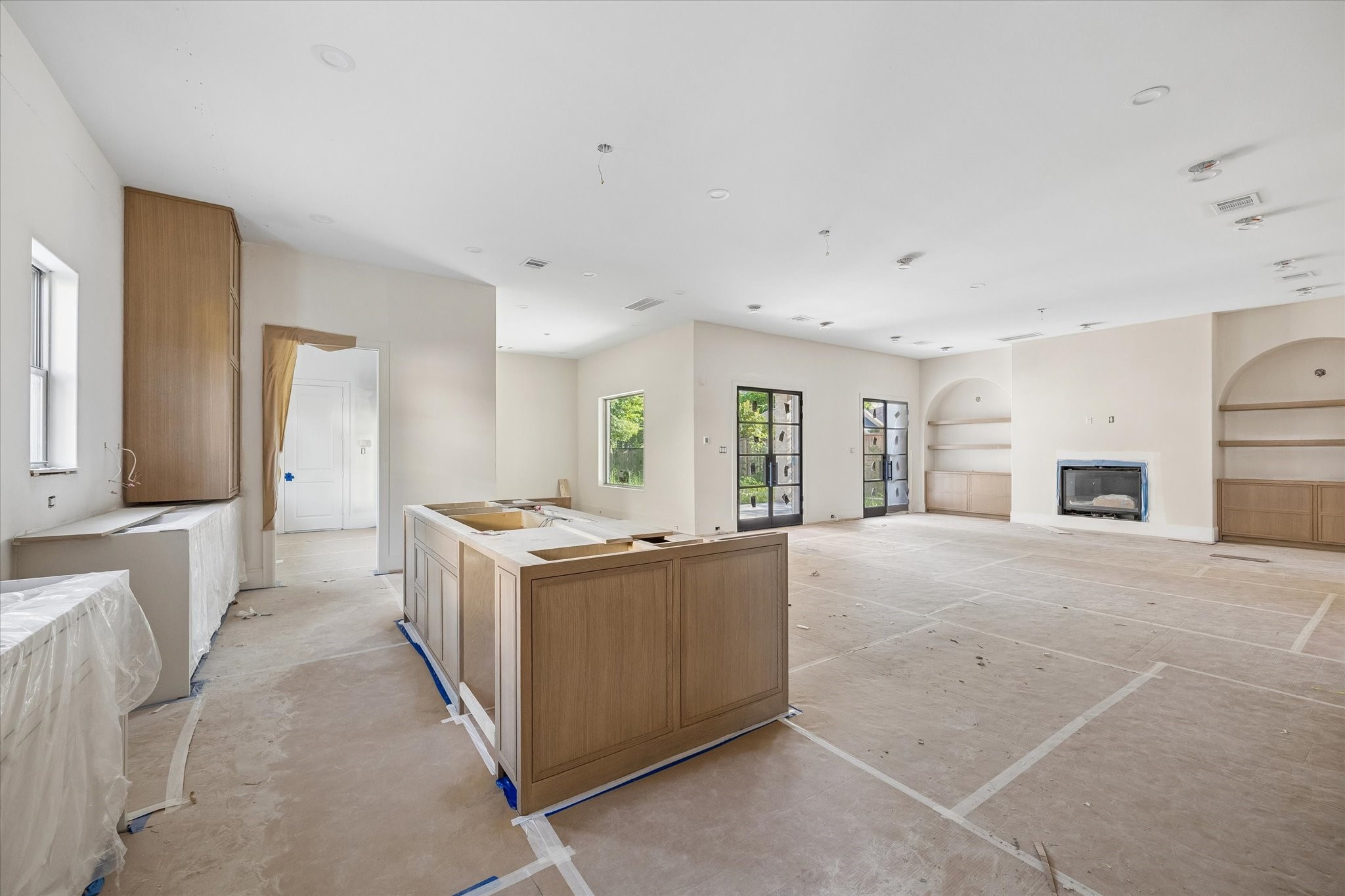 515 West 33rd Street Houston, TX 77018 - Photo 7 of 30 a kitchen with a stove and a refrigerator