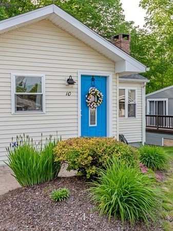 10 Hamilton Drive Holland, MA 01521 - Photo 4 of 40 a view of a house with entryway