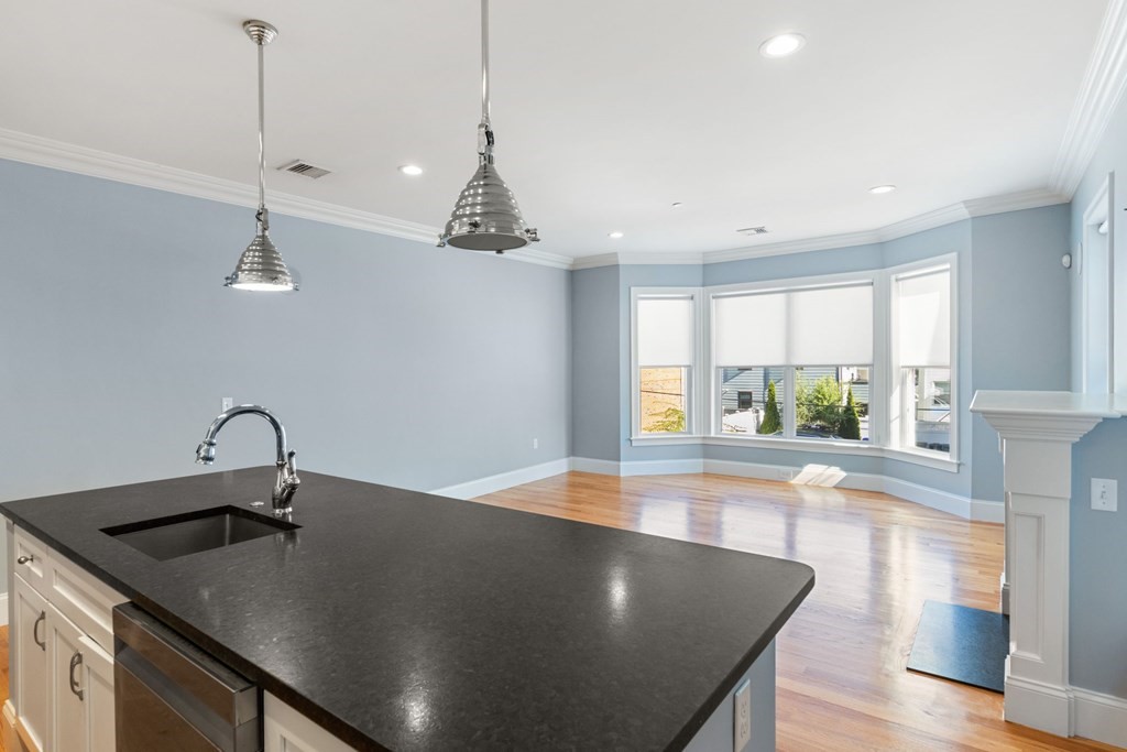 15 Preble Street, Unit 4 Boston, MA 02127 - Photo 4 of 23