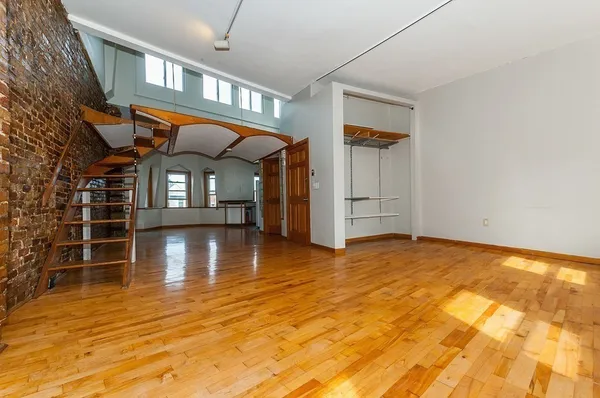 $899,000 | 11 Savin Hill Avenue, Boston, MA 02125