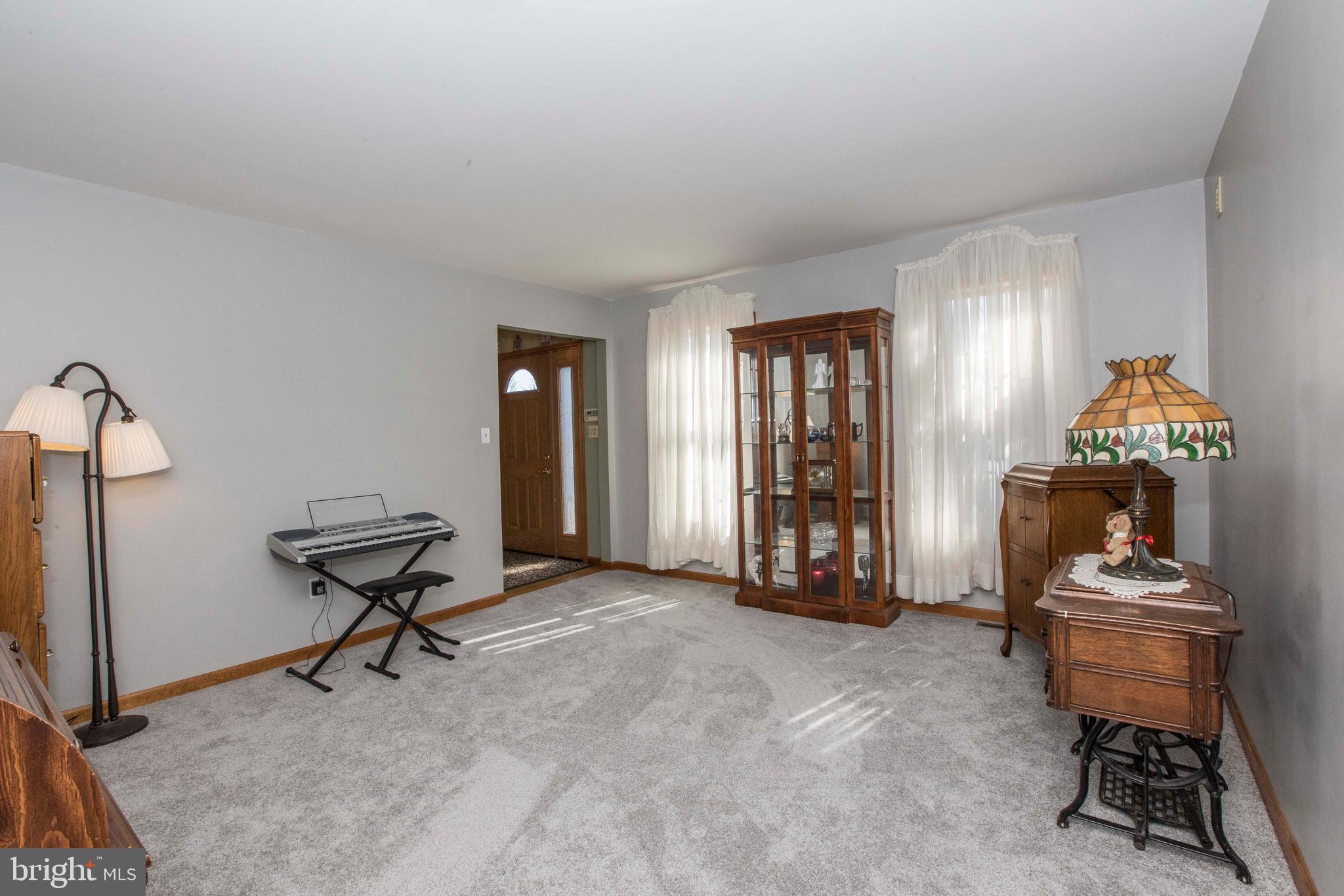 909 Tuckerton Road Reading, PA 19605 - Photo 8 of 40 Gallery Image 8