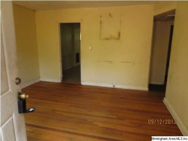 713 Seminole Circle Fairfield, AL 35064 - Photo 2 of 8