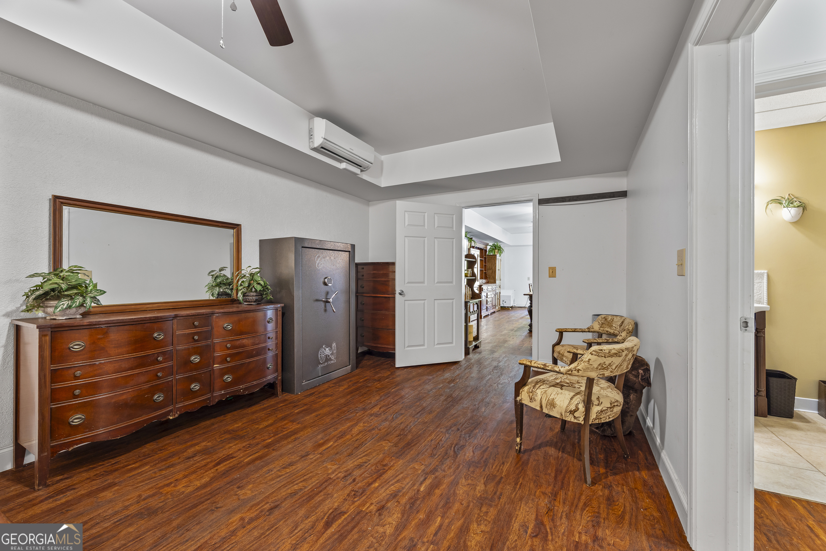 135 Canters Run Homer, GA 30547 - Photo 85 of 96 a room with furniture and a wooden floor