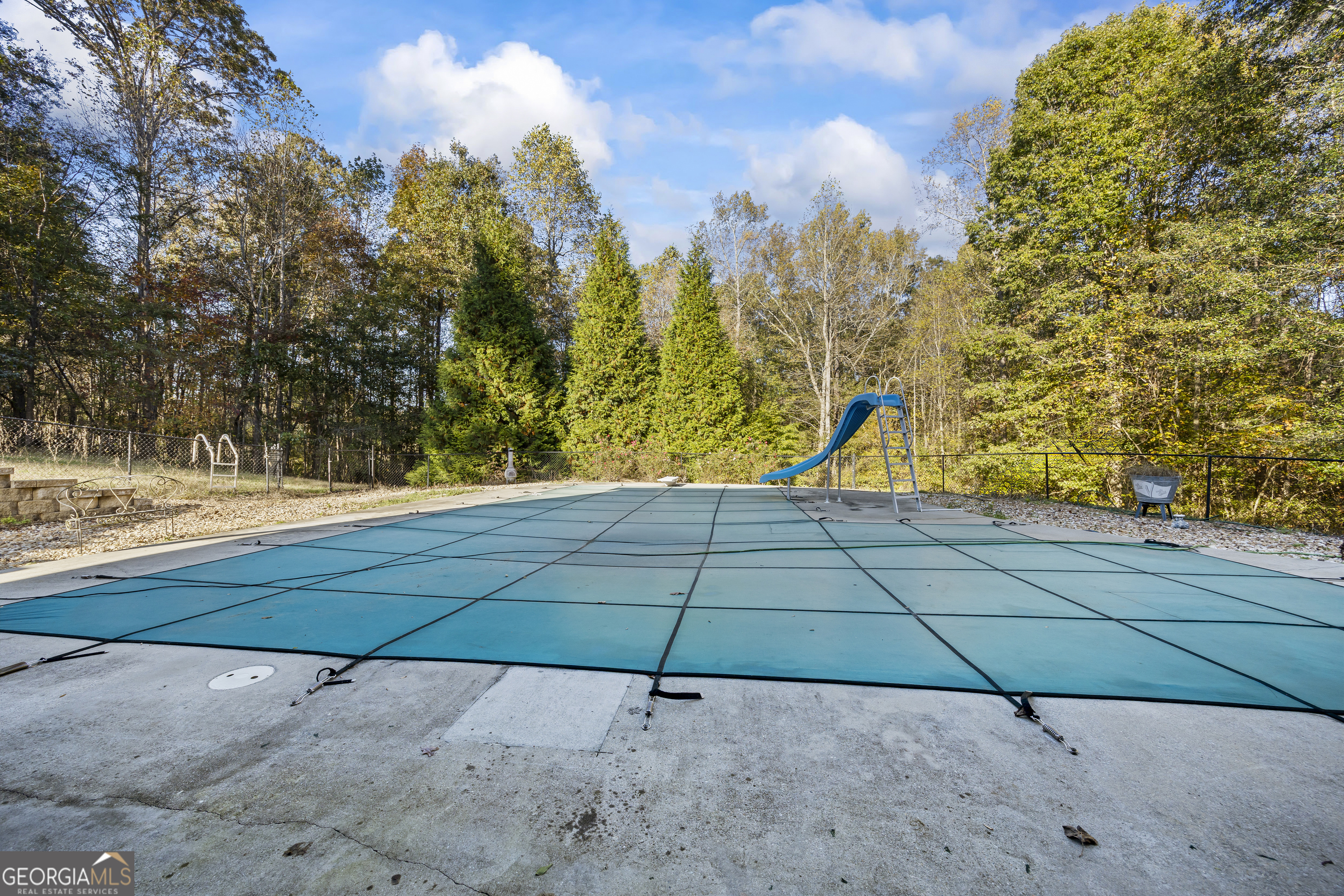 135 Canters Run Homer, GA 30547 - Photo 88 of 96 a small garden in the backyard of a house