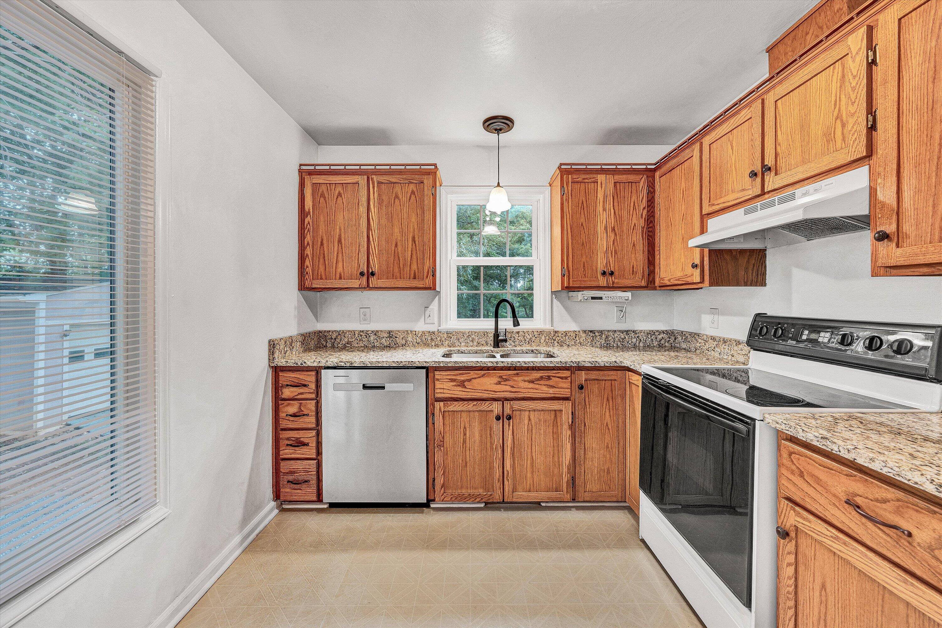 5110 Stewartsville Road Moneta, VA 24121 - Photo 8 of 24 10-DSC00097