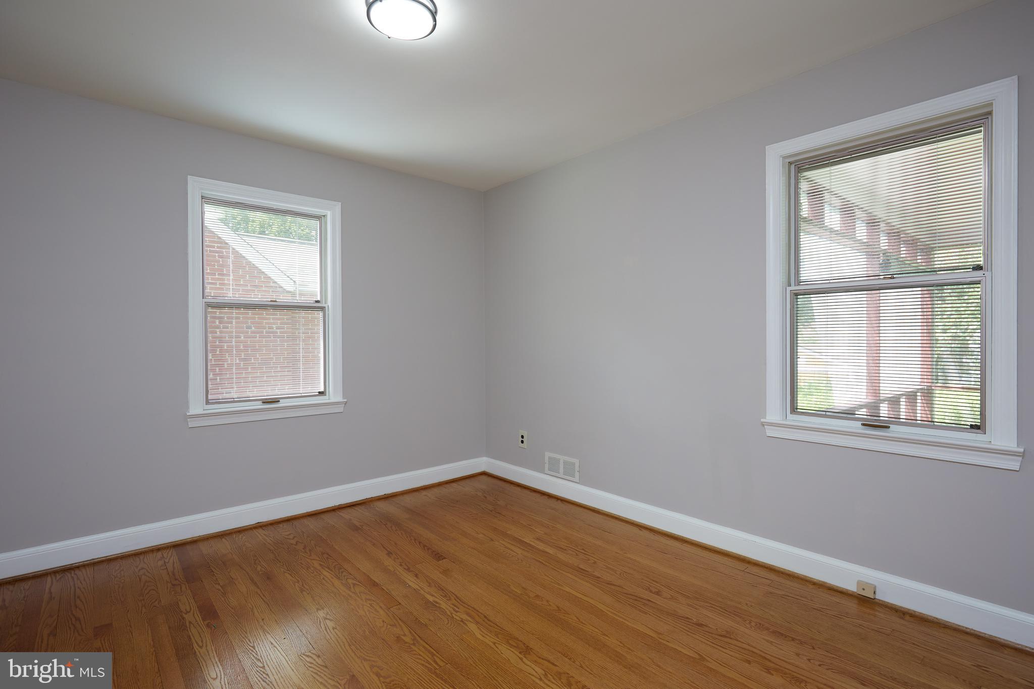 11615 College View Drive Silver Spring, MD 20902 - Photo 15 of 34 Large bedroom #2 on main level