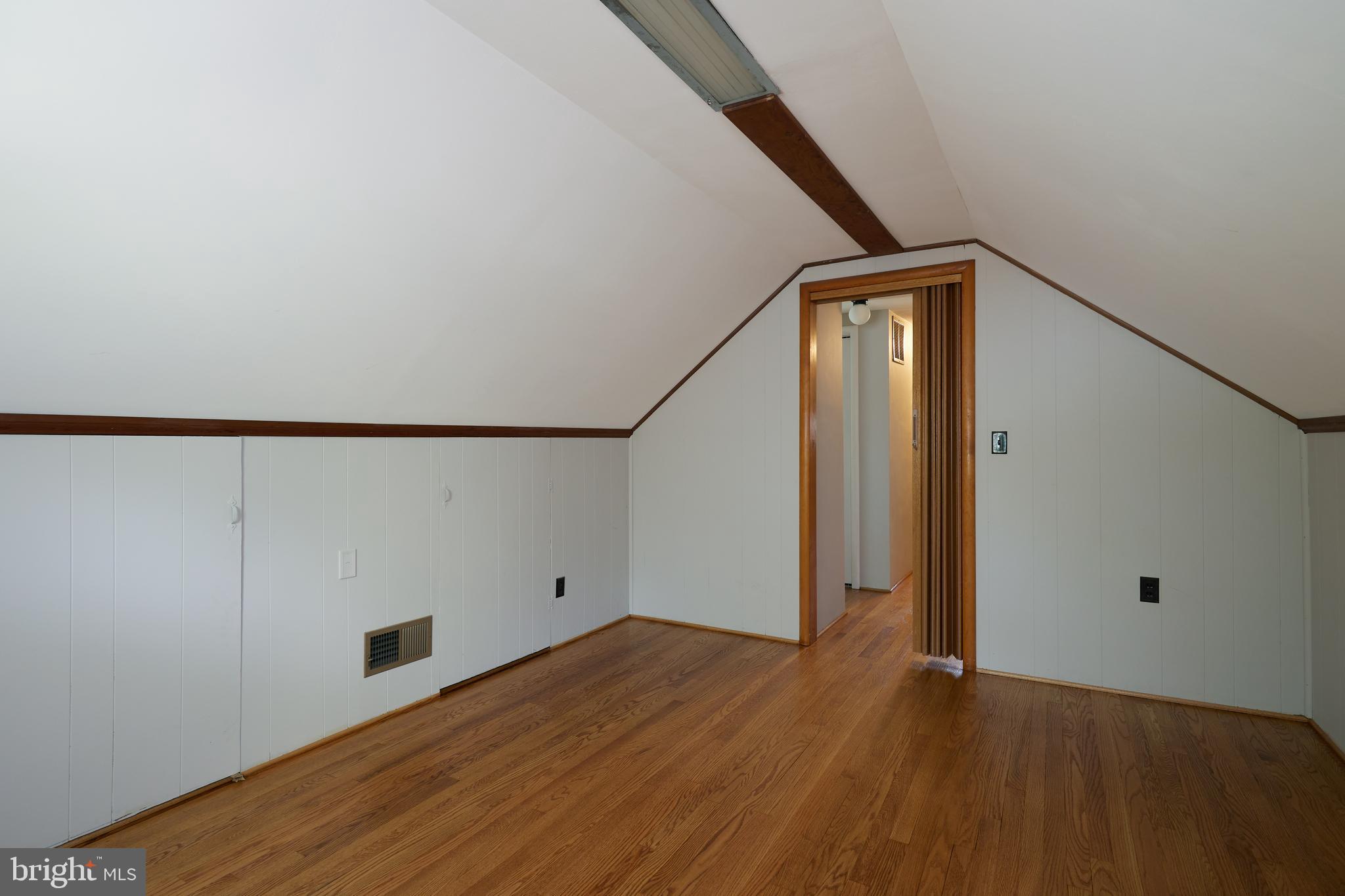 11615 College View Drive Silver Spring, MD 20902 - Photo 21 of 34 Upper level bedroom #4