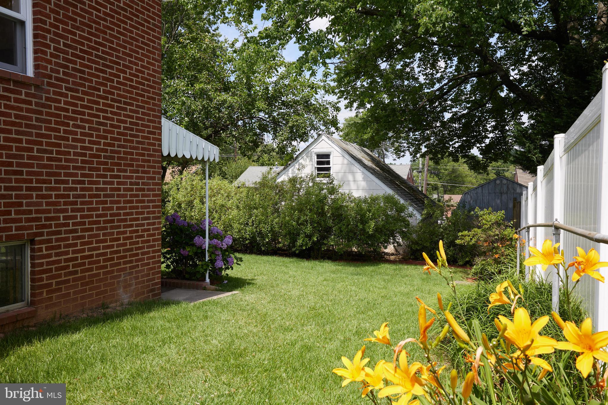 11615 College View Drive Silver Spring, MD 20902 - Photo 28 of 34 Beautiful landscaping