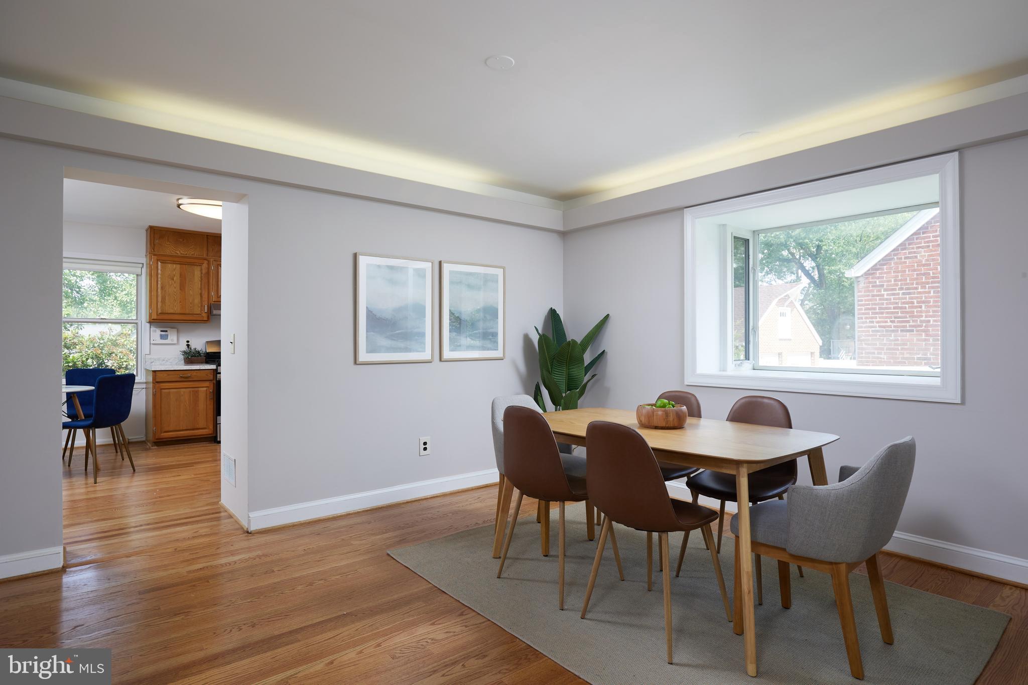 11615 College View Drive Silver Spring, MD 20902 - Photo 7 of 34 Another set of bowed bay windows in dining room