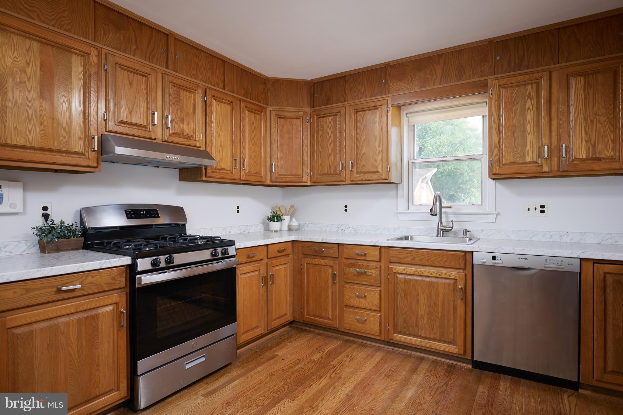 11615 College View Drive Silver Spring, MD 20902 - Photo 8 of 34 Stainless steel appliances