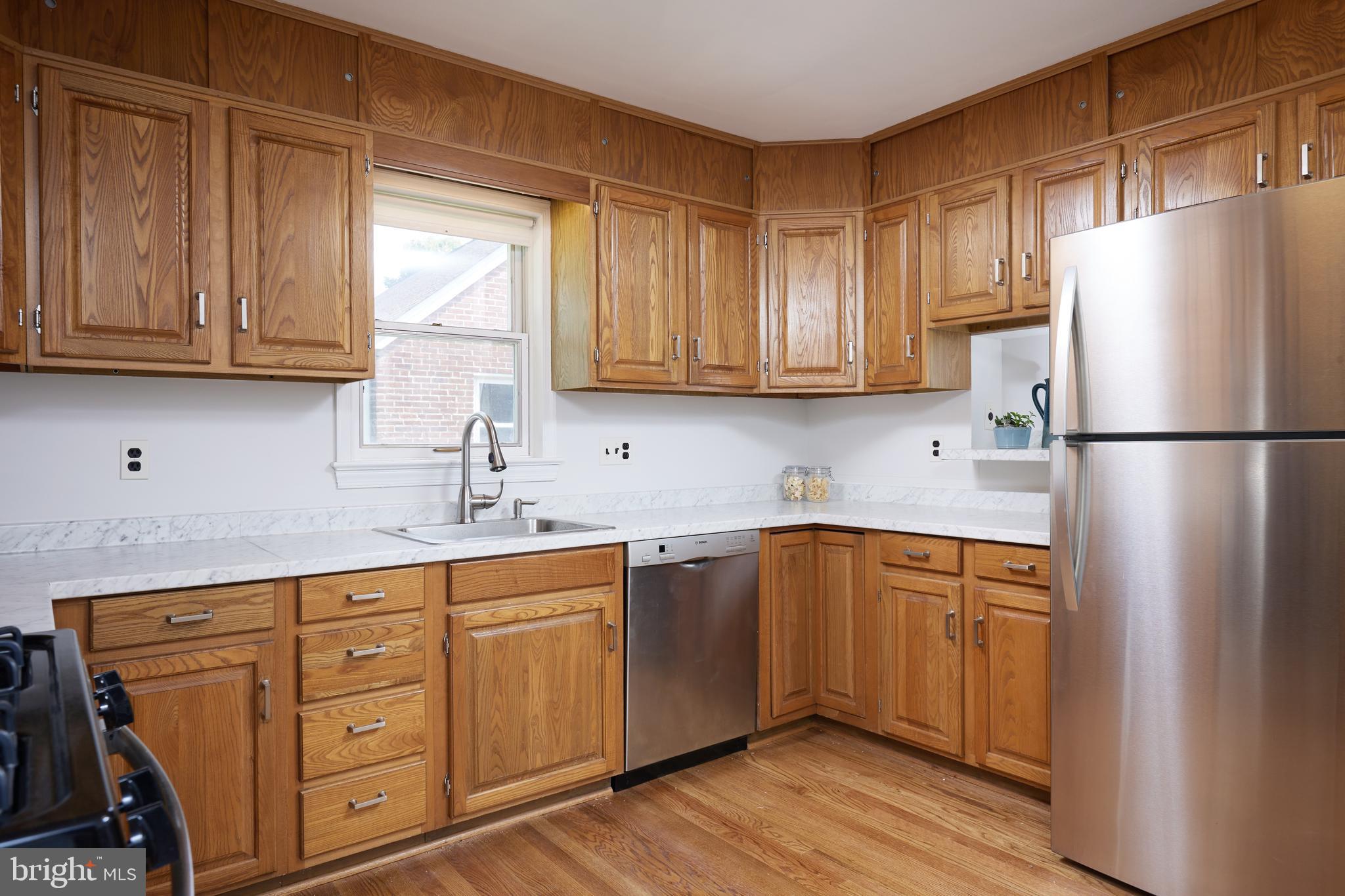 11615 College View Drive Silver Spring, MD 20902 - Photo 9 of 34 Lots of counter space