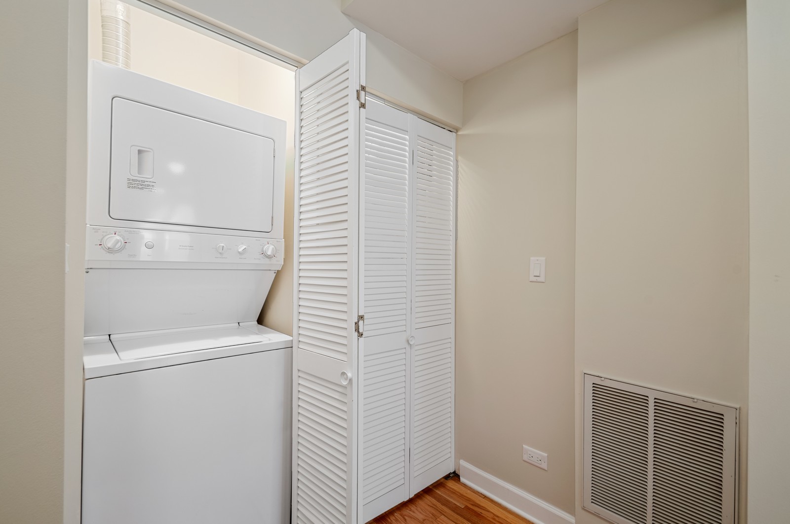 1432 West Roscoe Street, Unit 2 Chicago, IL 60657 - Photo 11 of 13