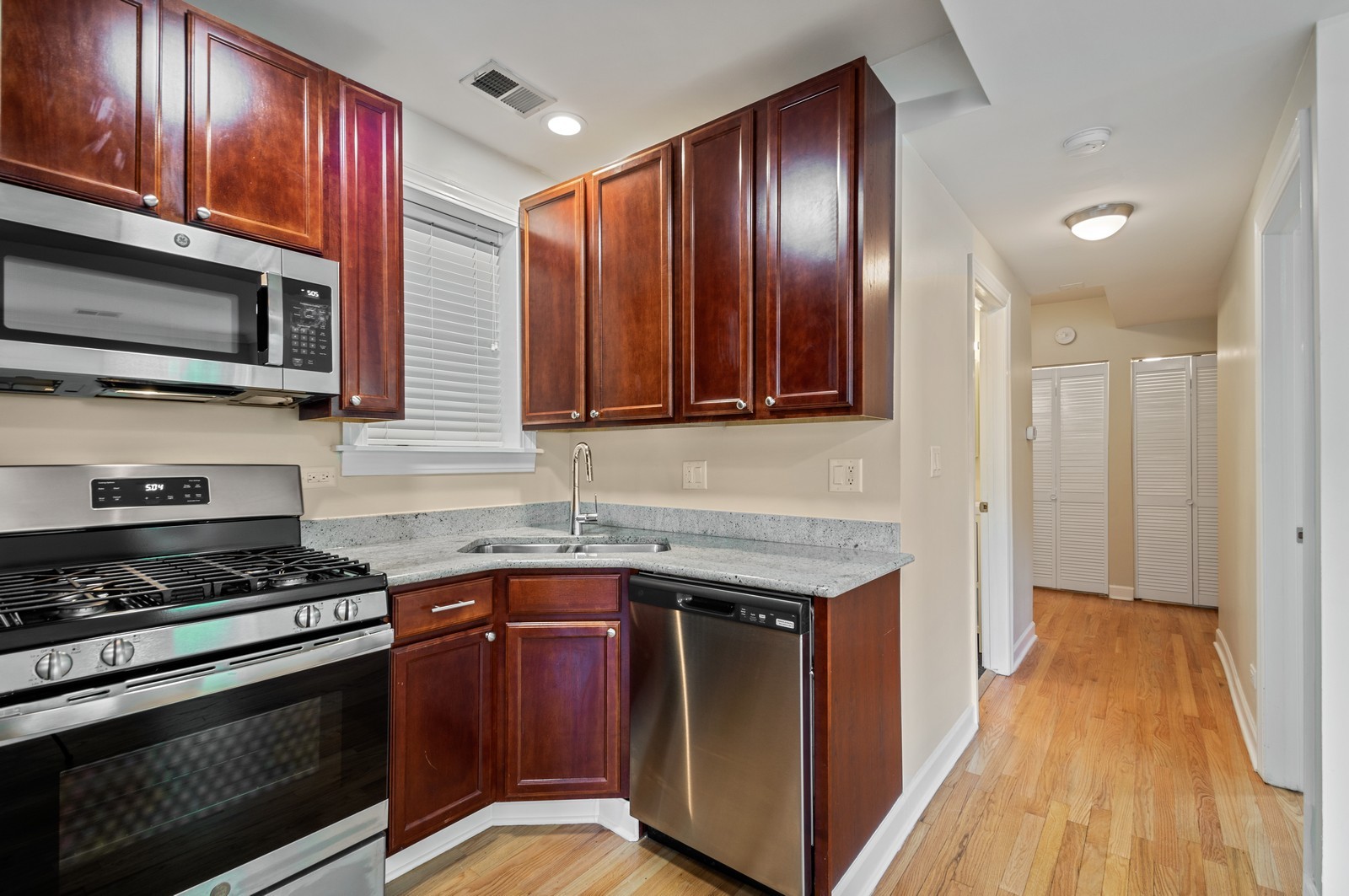 1432 West Roscoe Street, Unit 2 Chicago, IL 60657 - Photo 6 of 13