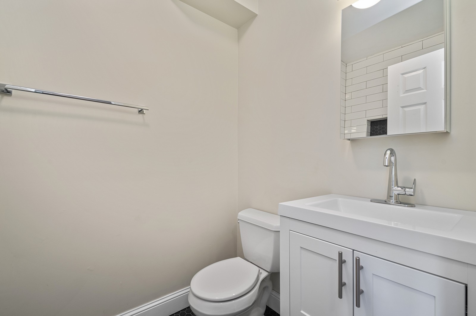 1432 West Roscoe Street, Unit 2 Chicago, IL 60657 - Photo 9 of 13