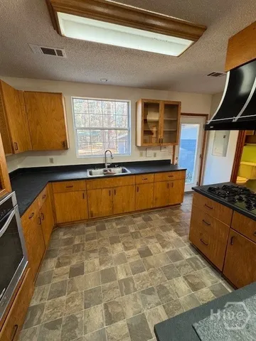 $2,200 | 1112 Dean Forest Road, Savannah, GA 31405