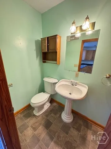 $2,200 | 1112 Dean Forest Road, Savannah, GA 31405