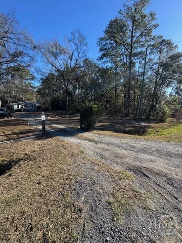 $2,200 | 1112 Dean Forest Road, Savannah, GA 31405
