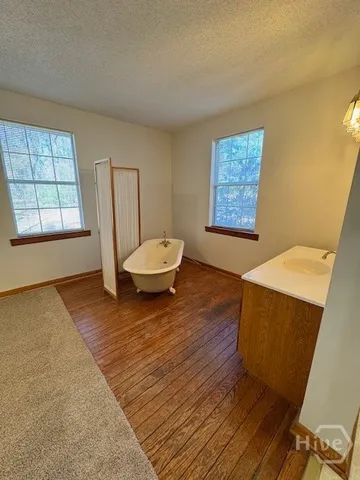 $2,200 | 1112 Dean Forest Road, Savannah, GA 31405