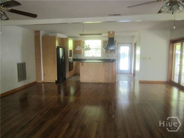 $2,200 | 1112 Dean Forest Road, Savannah, GA 31405