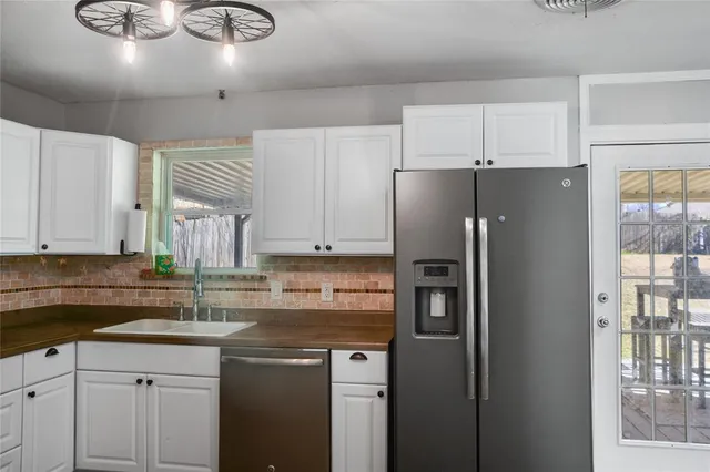 $2,000 | 812 Jerry Lane, Bedford, TX 76022