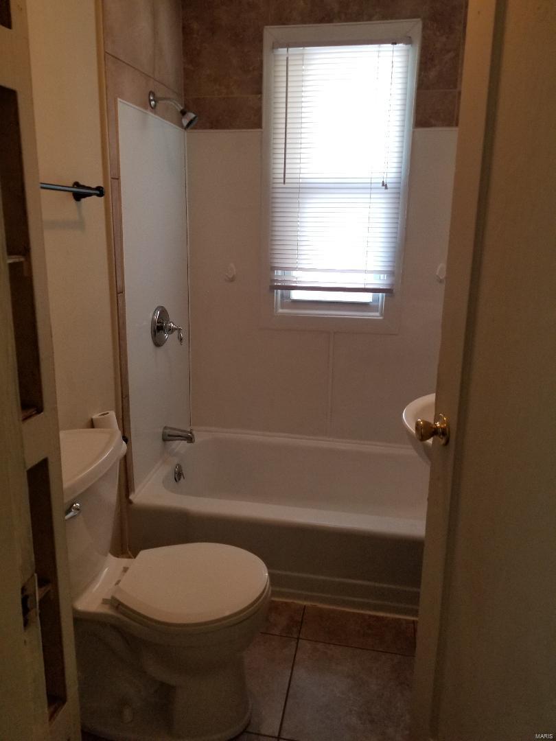 1310 Milton Road Alton, IL 62002 - Photo 3 of 11 Gallery Image 3