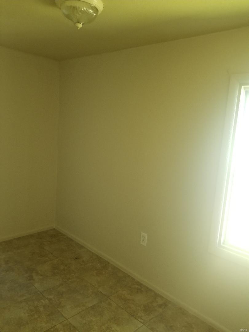 1310 Milton Road Alton, IL 62002 - Photo 5 of 11 Gallery Image 5