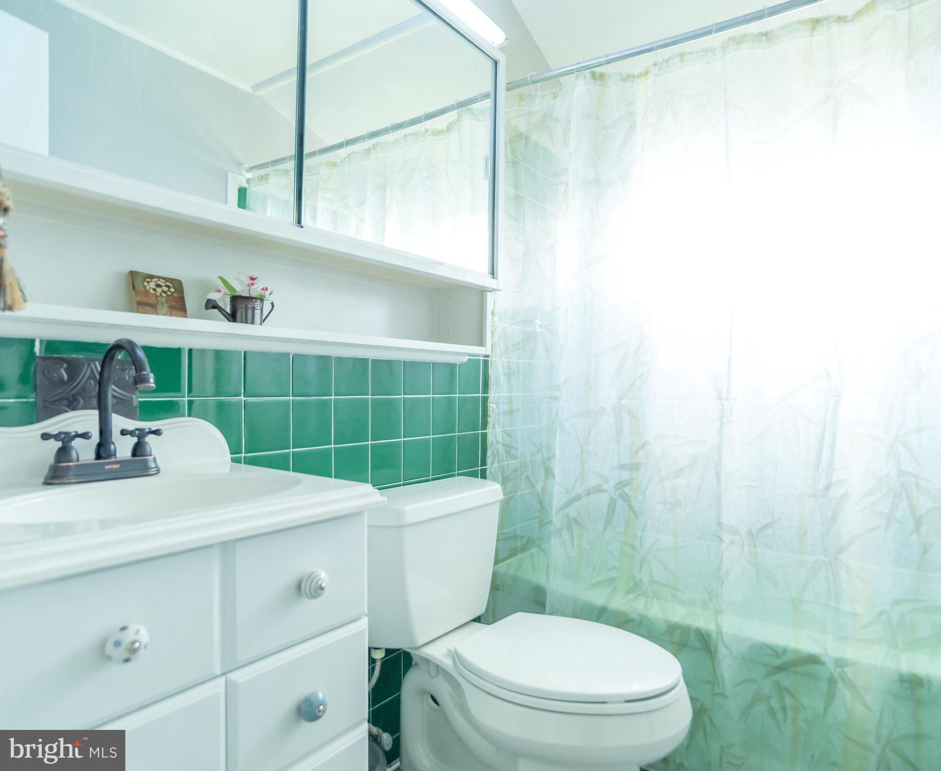 21 Micahill Road Levittown, PA 19056 - Photo 32 of 37