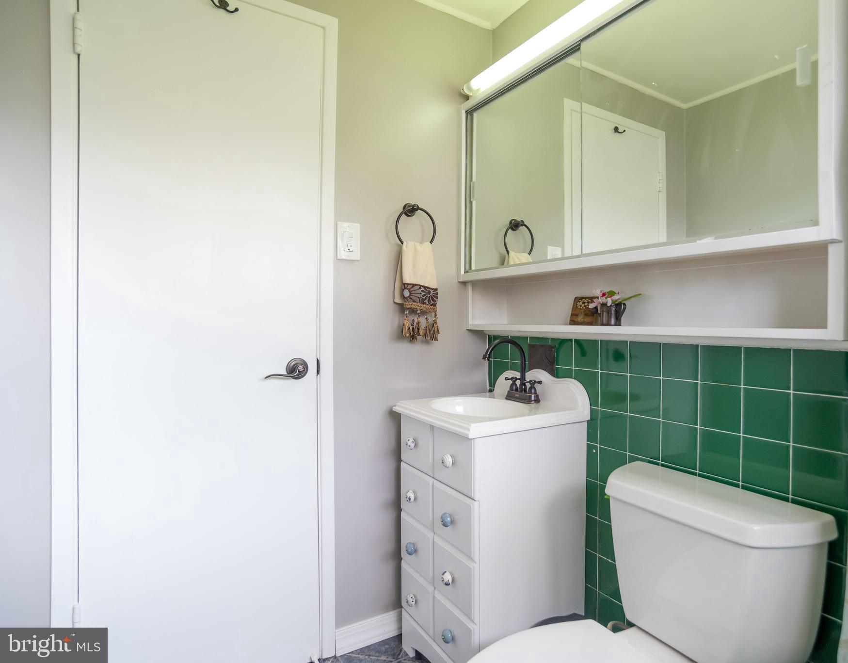 21 Micahill Road Levittown, PA 19056 - Photo 33 of 37