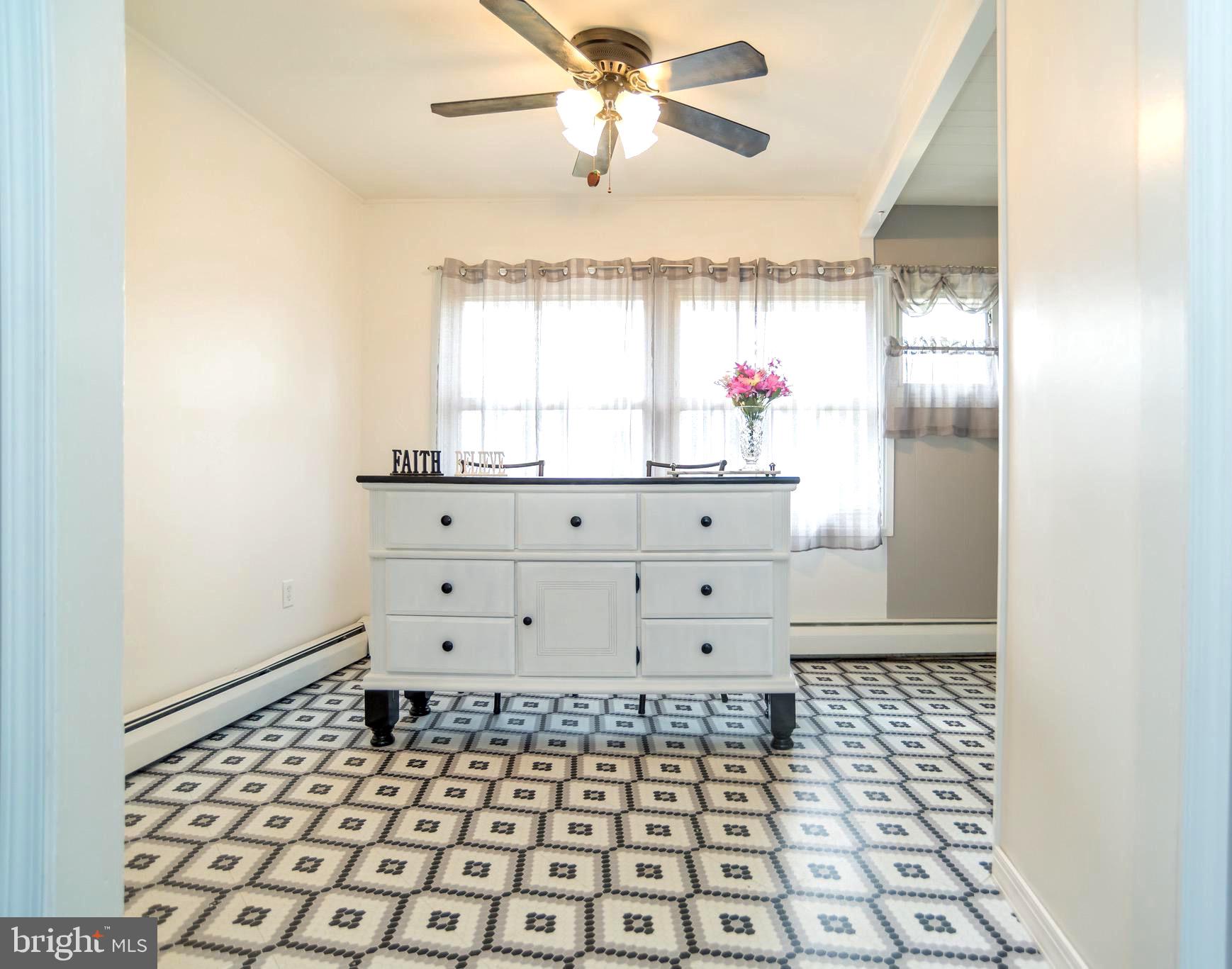 21 Micahill Road Levittown, PA 19056 - Photo 6 of 37