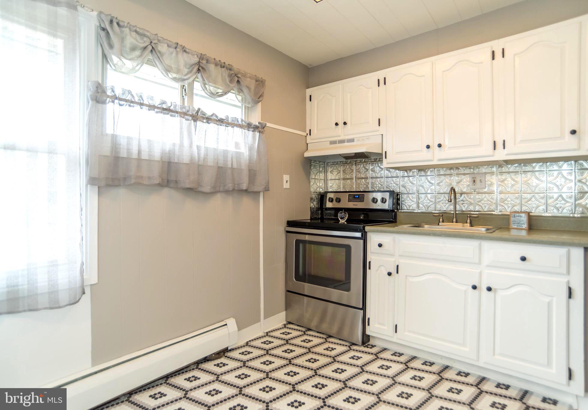 21 Micahill Road Levittown, PA 19056 - Photo 8 of 37