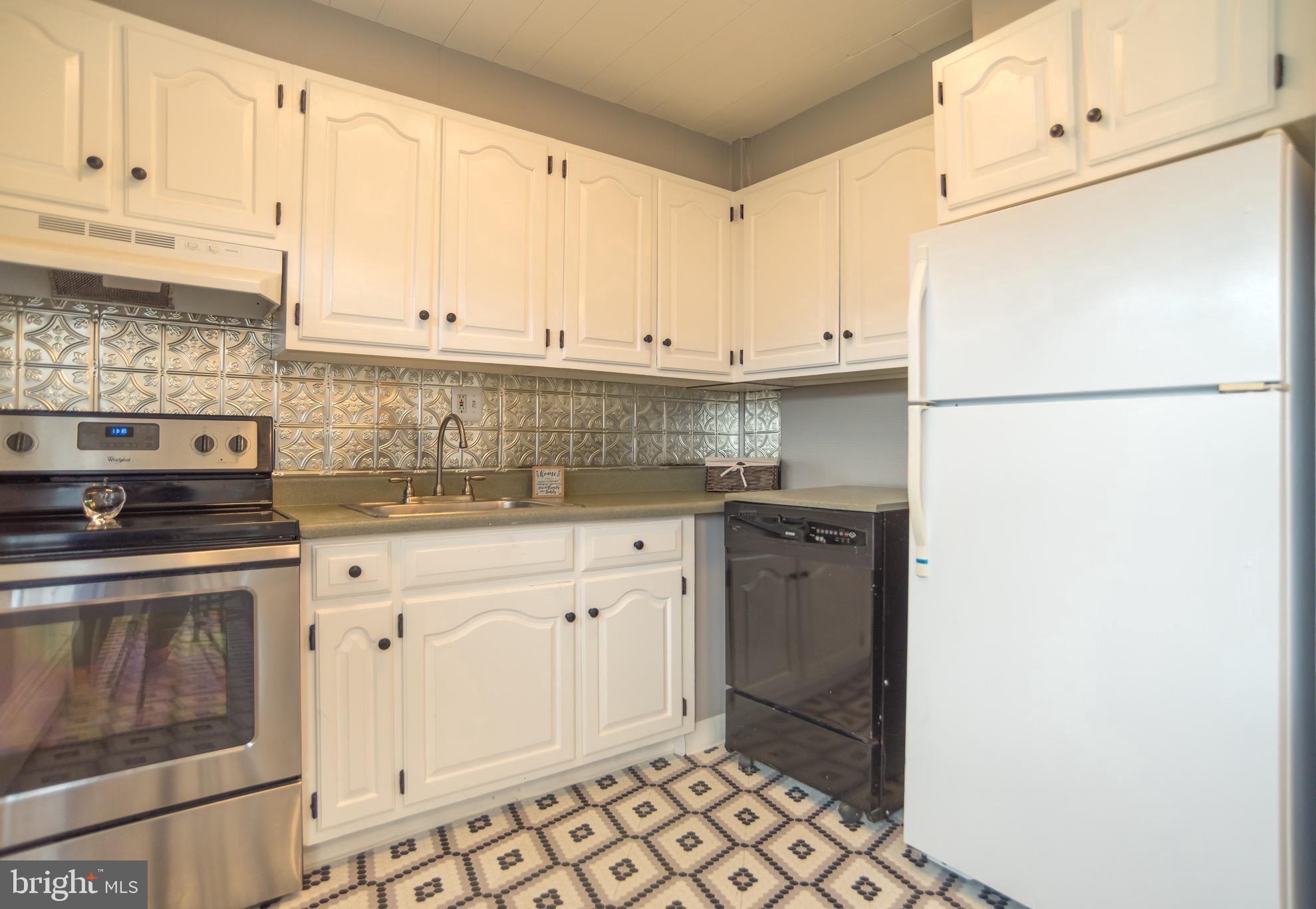 21 Micahill Road Levittown, PA 19056 - Photo 9 of 37