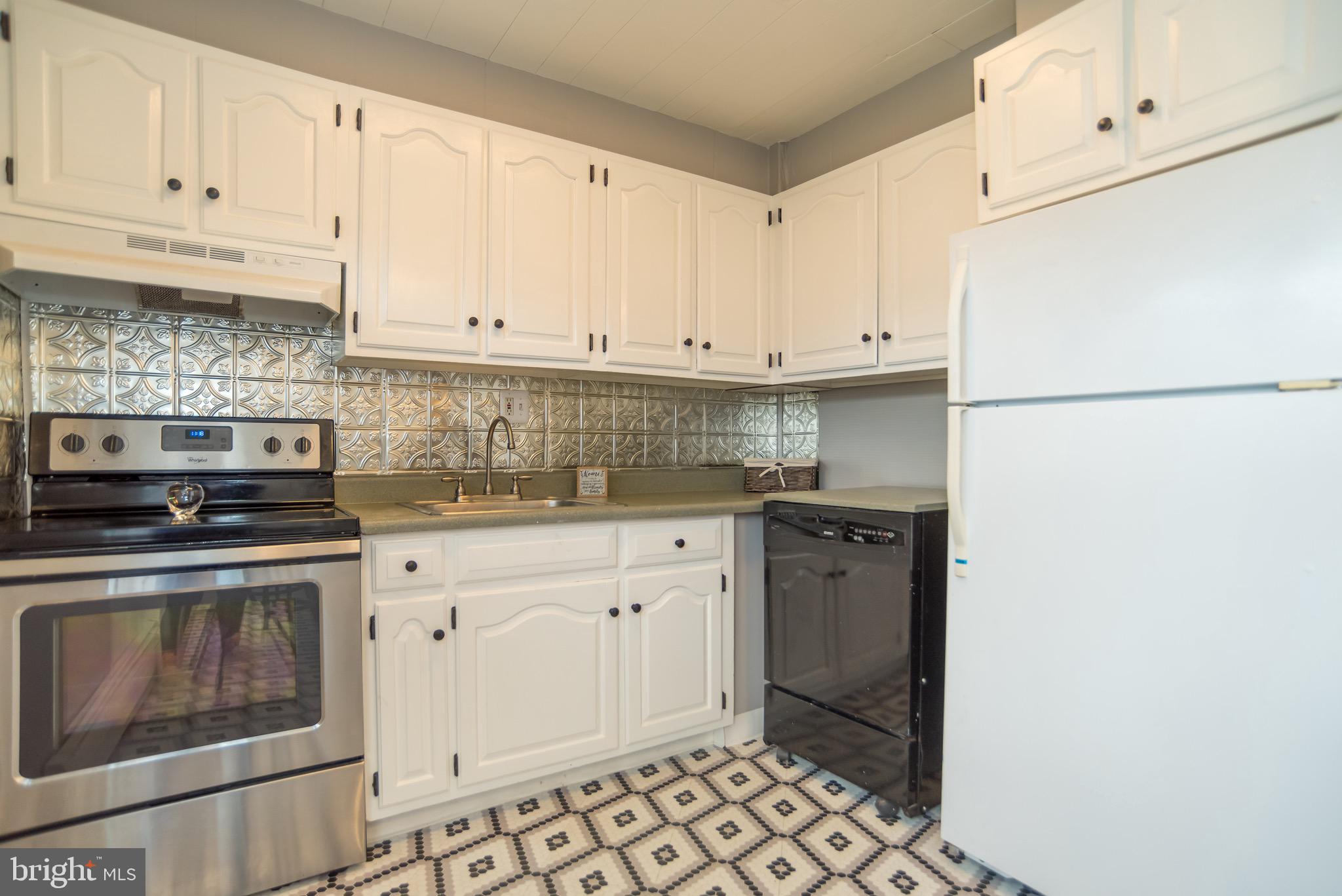 21 Micahill Road Levittown, PA 19056 - Photo 10 of 37