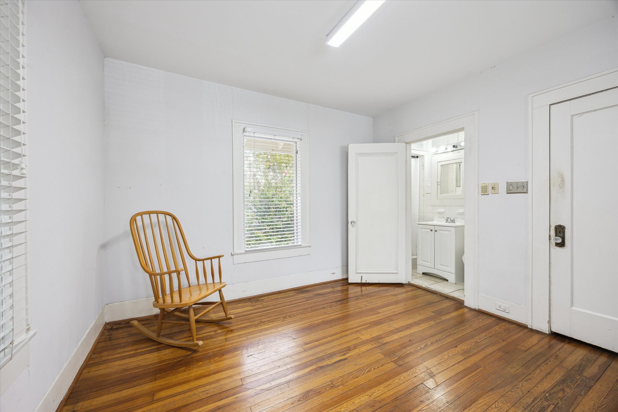708 Sul Ross Street Houston, TX 77006 - Photo 21 of 30 a view of a room with wooden floor lounge chair and windows