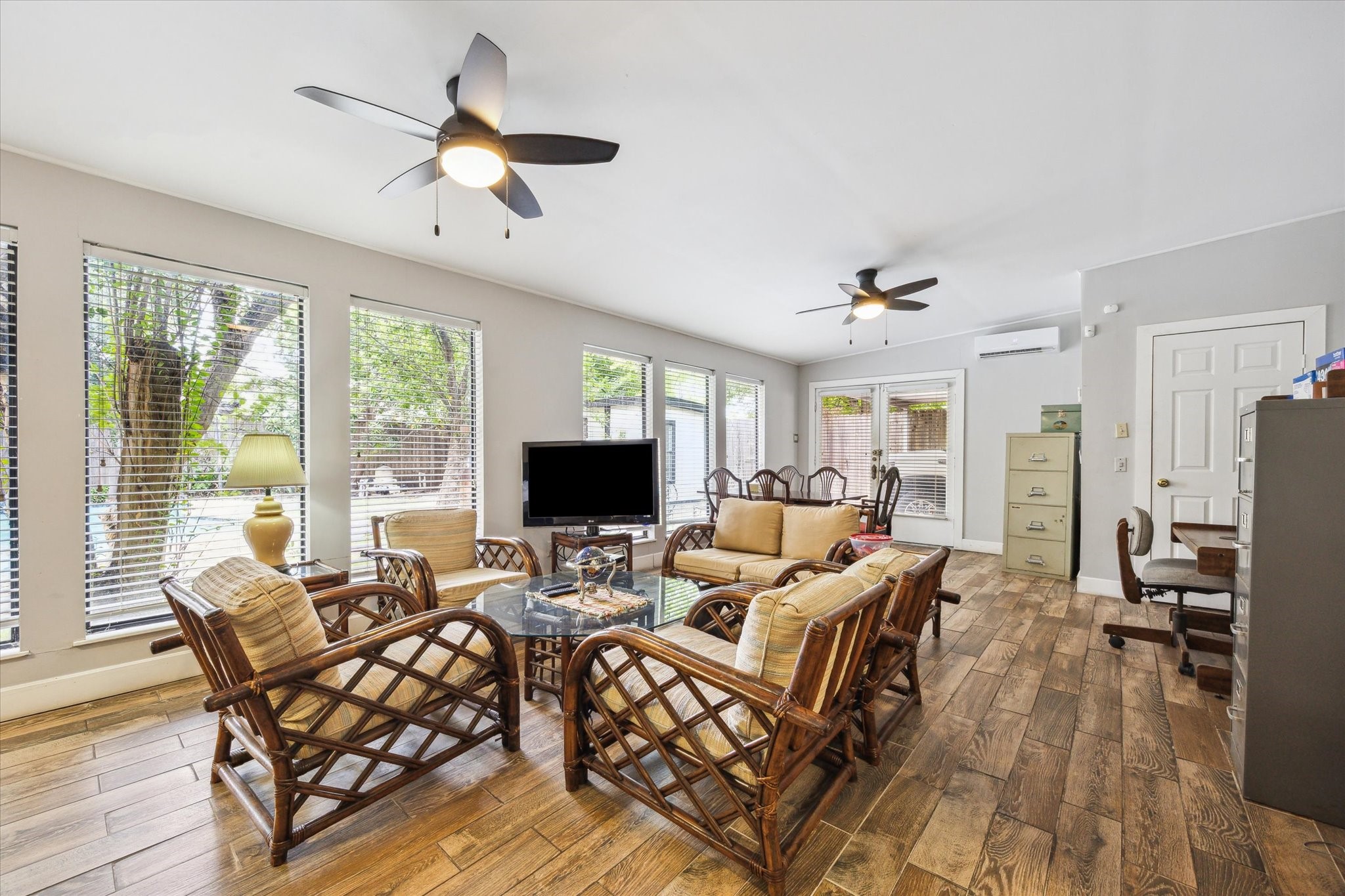 708 Sul Ross Street Houston, TX 77006 - Photo 8 of 30 a living room with furniture a fireplace and a flat screen tv