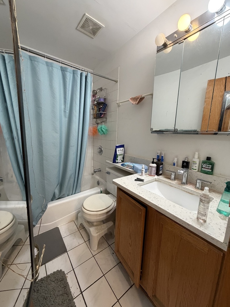 626 West Patterson Avenue, Unit 2W Chicago, IL 60613 - Photo 2 of 8