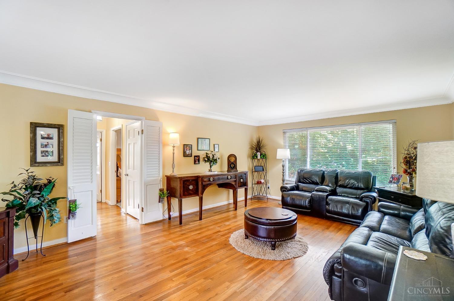 1881 Linneman Road Cincinnati, OH 45238 - Photo 6 of 51