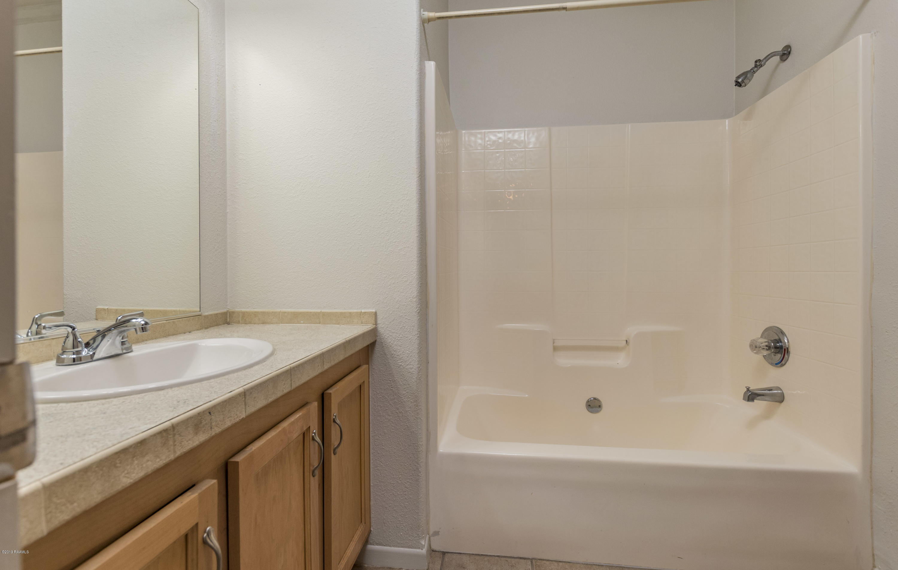 935 Toby Mouton Road Duson, LA 70529 - Photo 26 of 40 Guest Bath 1