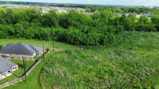 $950,000 | 10 Eden Hollow Lane, Richmond, TX 77406