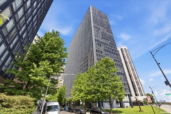$2,300 | 900 North Lake Shore Drive, Unit 2505, Chicago, IL 60611